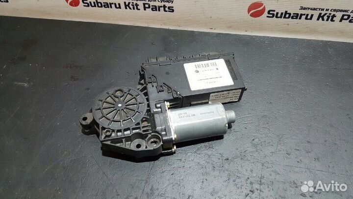 Мотор стеклоподъемника передний правый Porsche