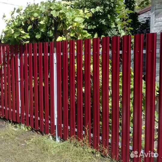 Забор из евроштакетника