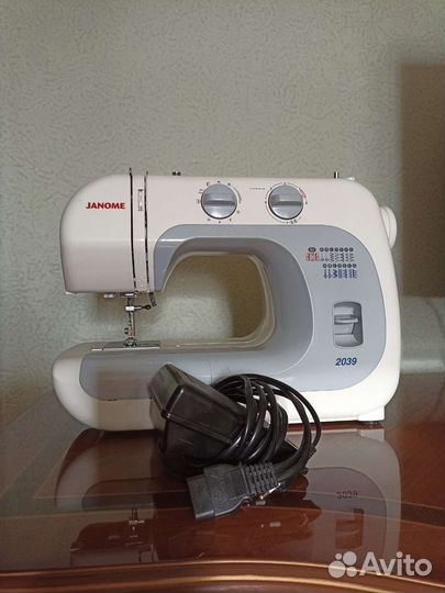 Швейная машина бу Janome