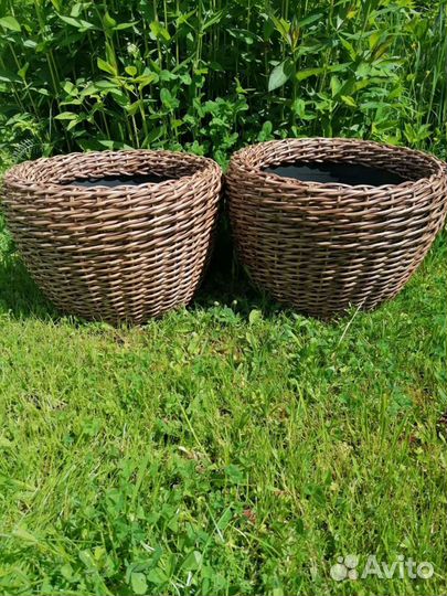 Кашпо из искусственного ротанга