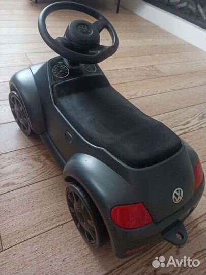 Машина Volkswagen Beetle каталка (толокар)