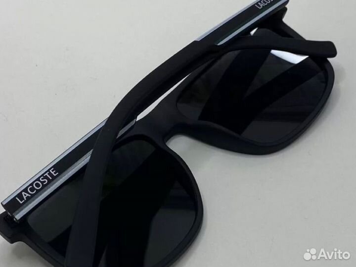 Солнцезащитные очки lacoste