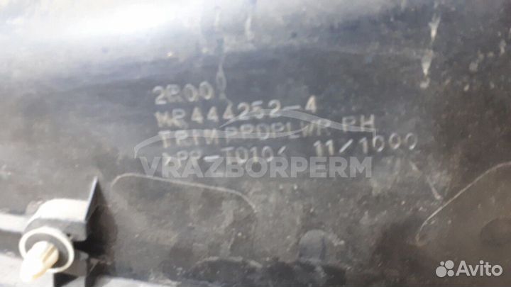 Обшивка двери задней правой (дверная карта) Mitsub