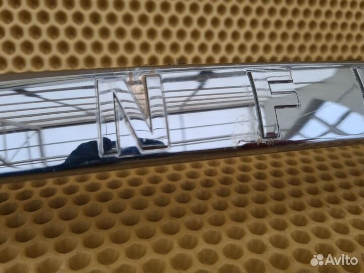 Молдинг крышки багажника задний Infiniti Fx Qx70