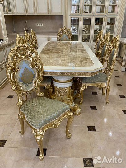 Стол и стулья в гостиную