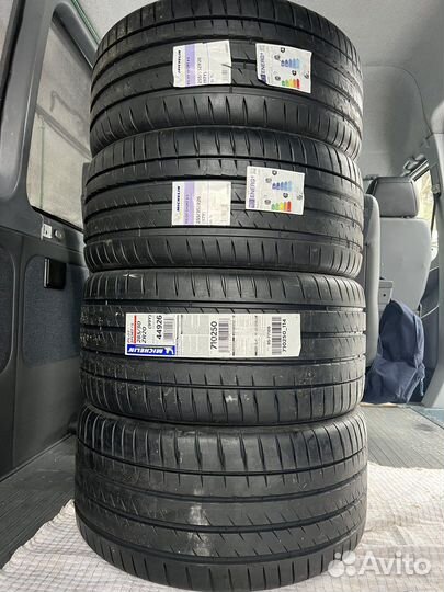 Michelin Pilot Sport 4 S 255/35 R20 и 285/30 R20 99Y