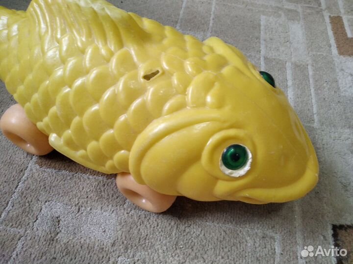 Детская игрушка на колесиках, пластмассовая, СССР