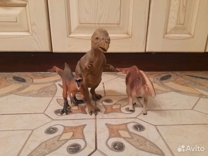 Динозавры игрушки