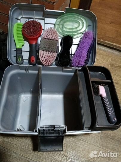 Ящик со щетками
