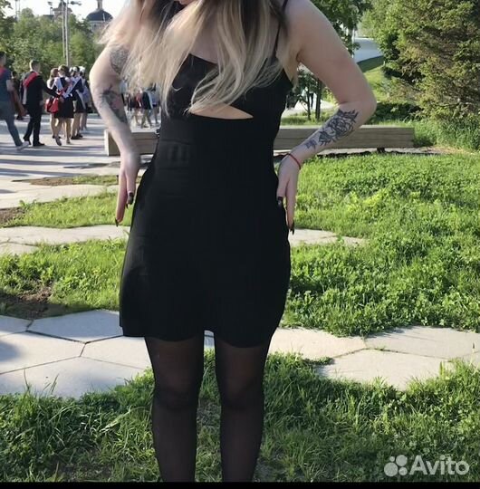 Плаьте bershka с вырезом под грудью y2k