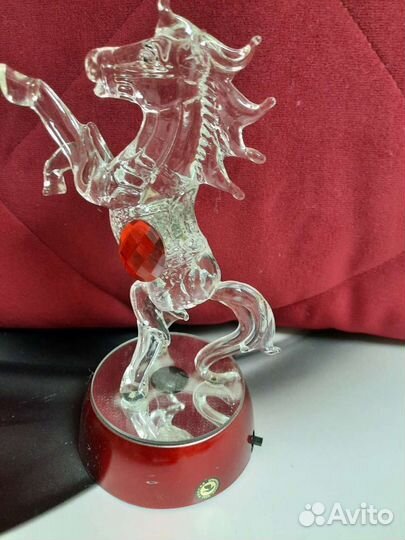 Светяшийся конь