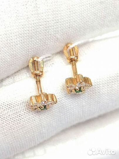 Серьги с синтетическим камнем Золото