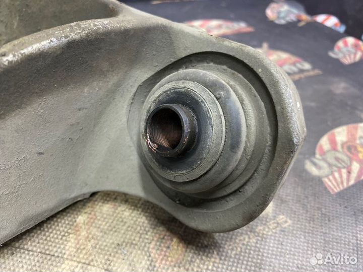 Кулак задний правый Bmw E70 кроссовер N63B44A