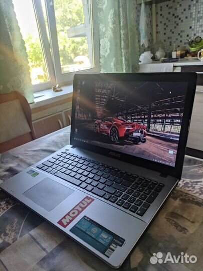 Ноутбук asus X550C,HDD 750,gb озу 8gb,gt720 2gb