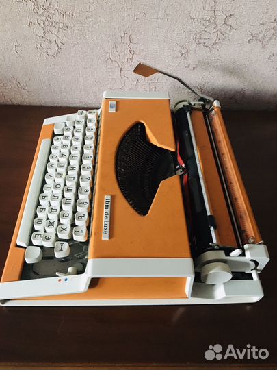 Печатная пишущая машинка