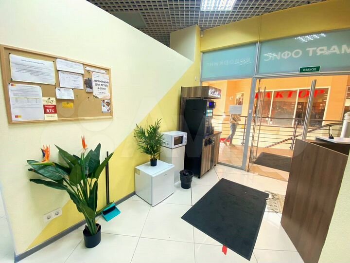 Кабинет с окном у метро Озерки 26 м²