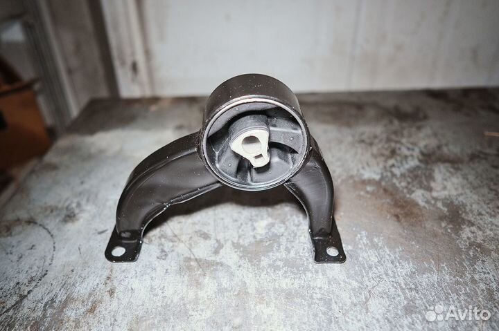 Опора двигателя передняя dodge Caravan/chrysler Vo