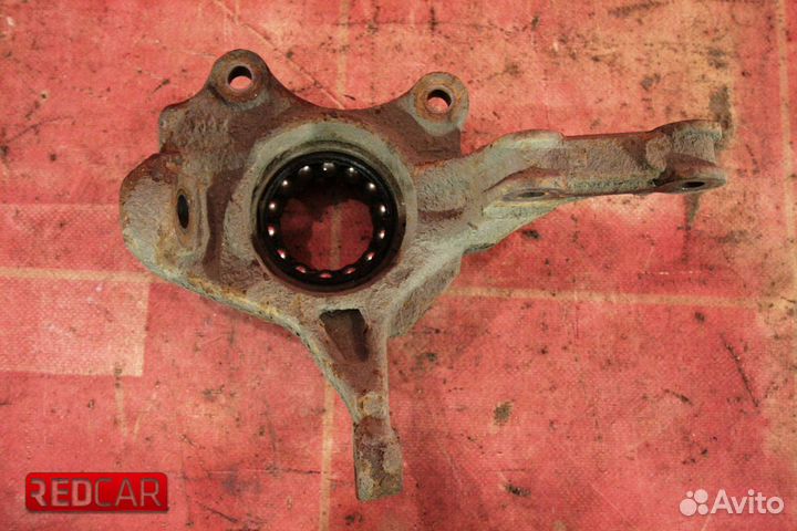 Кулак передний правый Renault Duster