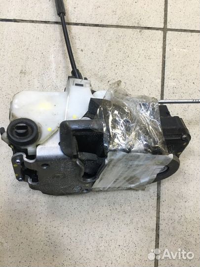 Замок дверной задний правый Opel Astra J