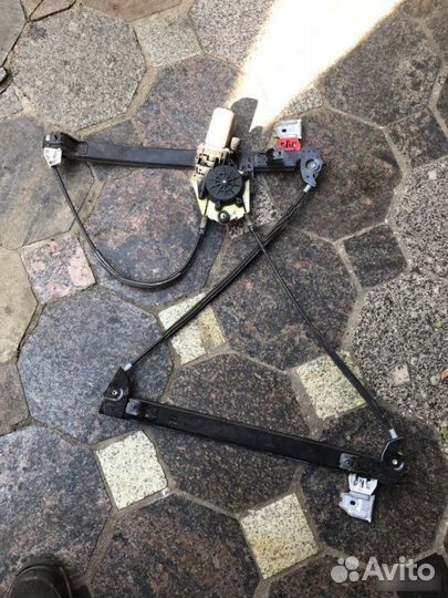 Моторчик стеклоподъемника передний правый Maserati