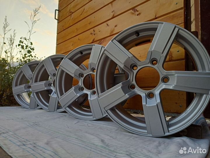 Литые Диски R-16 на Chevrolet Niva