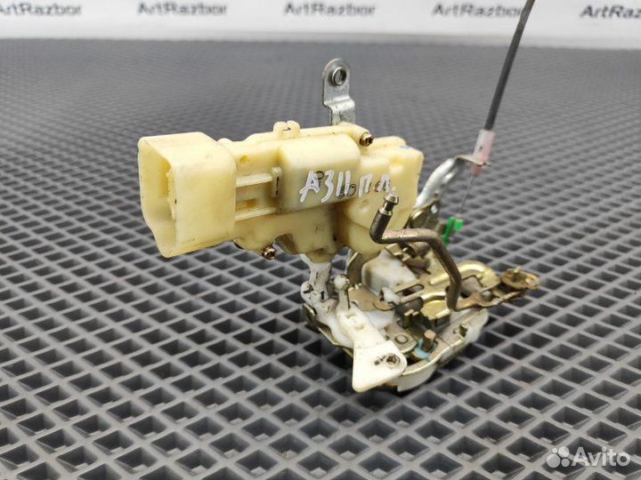 Замок двери передней левой Toyota Vitz SCP10 1.0