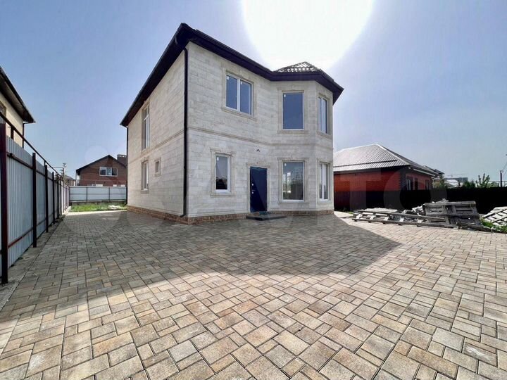 Дом 198 м² на участке 5 сот.