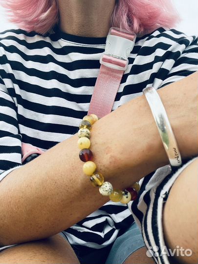 Браслет из янтарных шариков