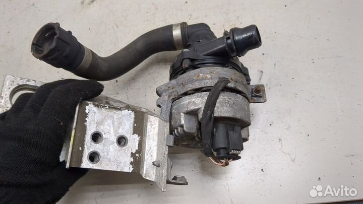 Насос водяной Mercedes C W205, 2015