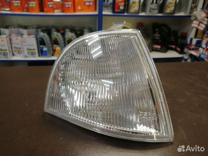 Правый поворотник Skoda Octavia