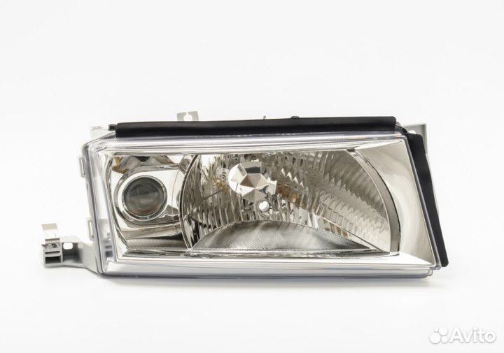 Фара правая Skoda Octavia Tour