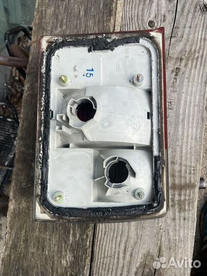 Левый фонарь в крышку багажника Audi 80 B4 седан