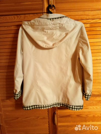 Ветровка женская