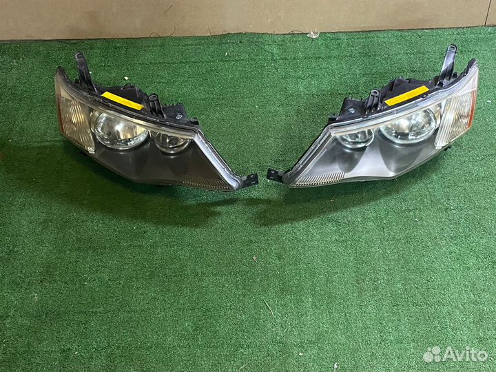Фары Mitsubishi Outlander XL правая/левая