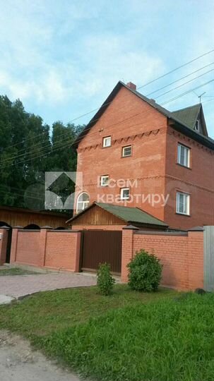 Коттедж 220 м² на участке 8 сот.