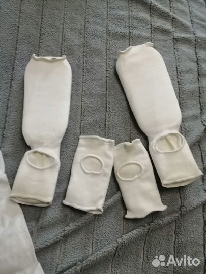 Кимано и защита голени и руки для карате