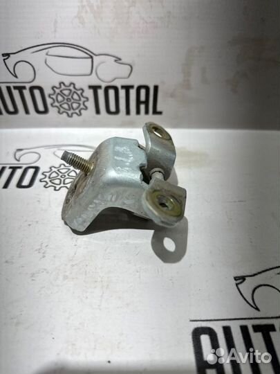 Петля двери верхняя задняя левая Nissan Almera