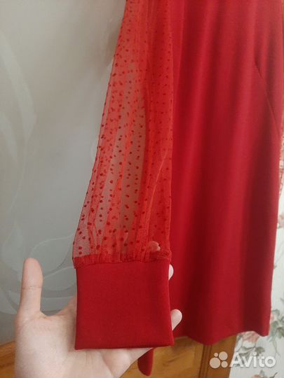 Короткое красное платье