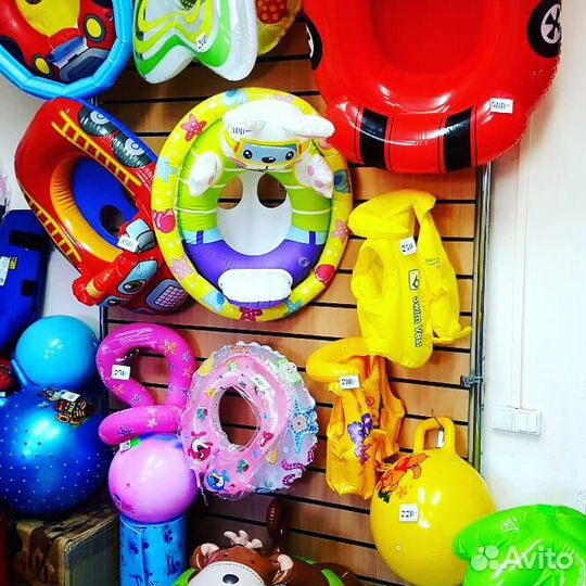 Надувные круги и матрасы для плавания