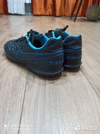 Футбольные бутсы