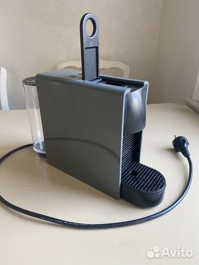 Кофемашина Nespresso essenza mini