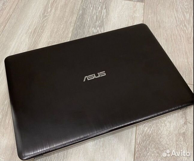 Свежий Pentium 4-ядра, 2гб видео, 15.6