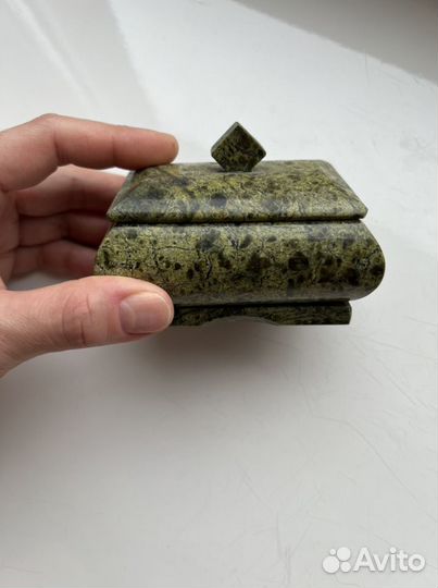 Шкатулка из змеевика