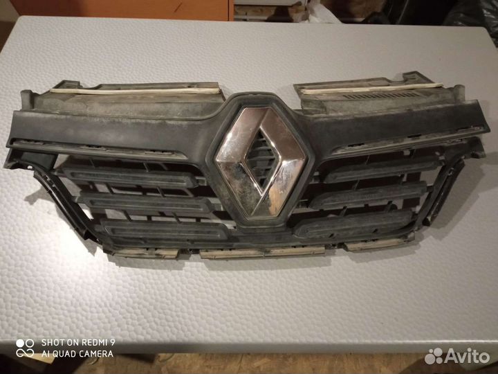 Решётка радиатора Renault Logan