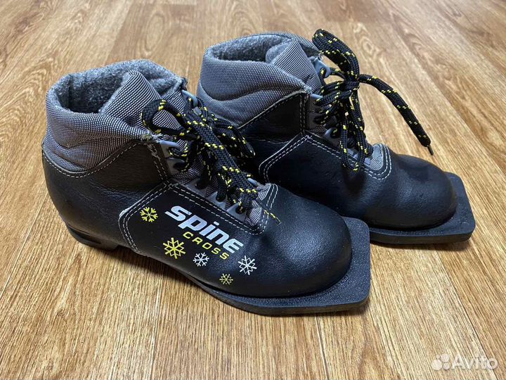 Лыжные ботинки