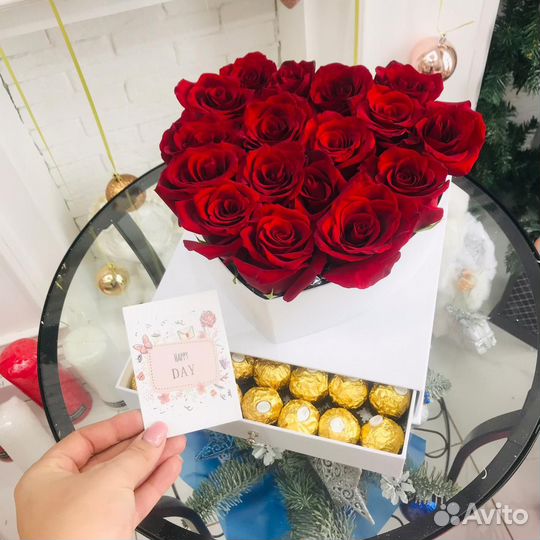 Розы в коробке сердцем