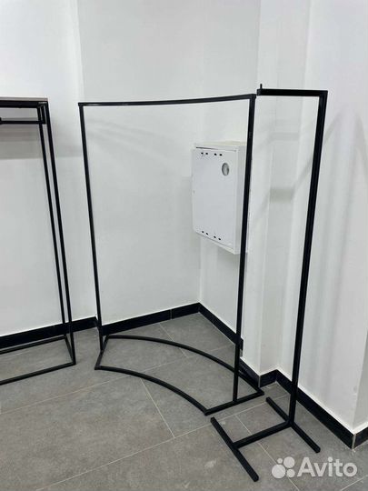 Торговое оборудование для магазина одежда