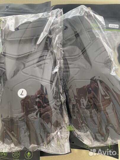 Вратарские перчатки для футбола