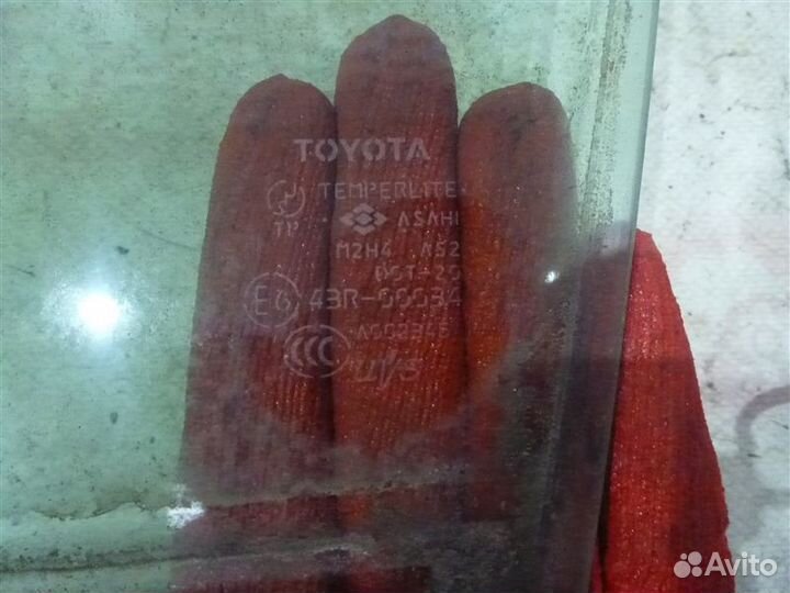 Стекло двери переднее левое Toyota Rav4 ACA30