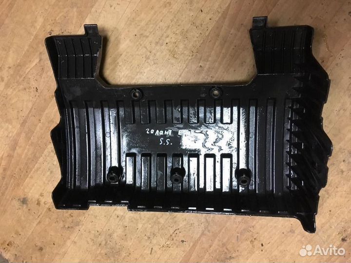 Накладка на двигатель Митсубиси Галант 8